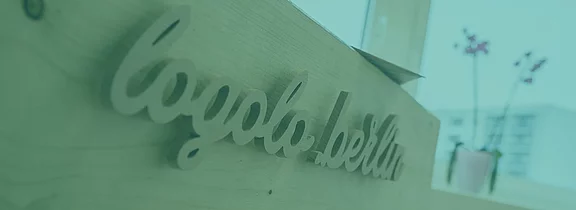 Logolo Logo aus Holz