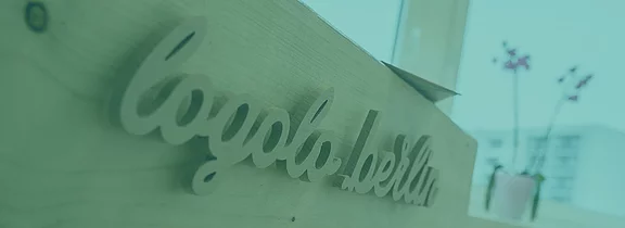 Logolo Logo aus Holz